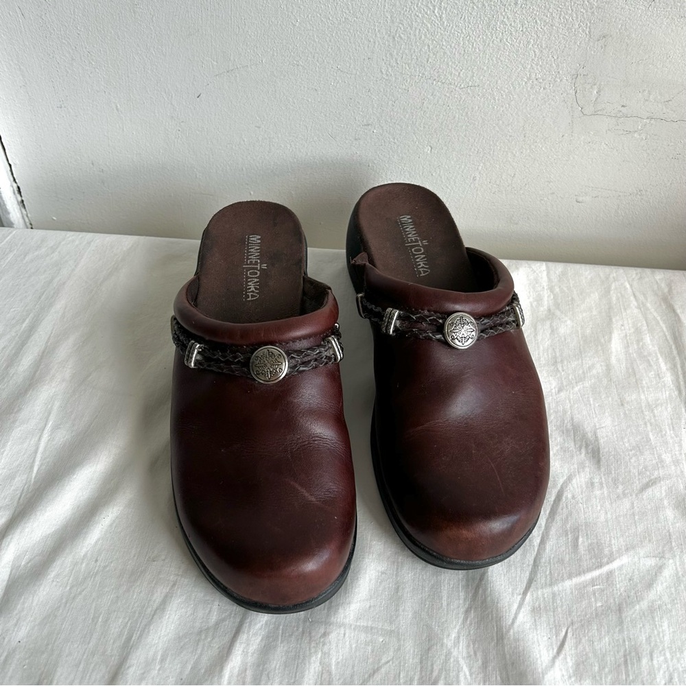 Minnetonka Boho Rich Brown Leather Clogs Mules